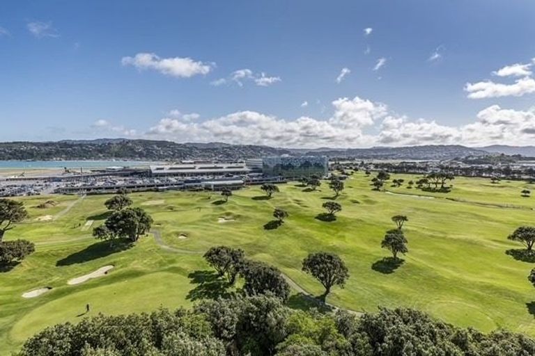 Photo of property in 8 Bunker Way, Strathmore Park, Wellington, 6022