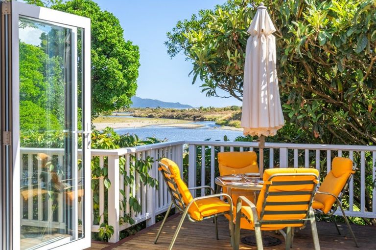 Photo of property in 17 Makora Road, Otaihanga, Paraparaumu, 5036