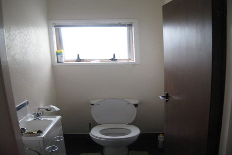 Photo of property in 41 Colchester Crescent, Newlands, Wellington, 6037