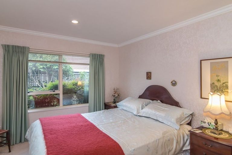 Photo of property in 22 Cranbrook Grove, Waikanae, 5036