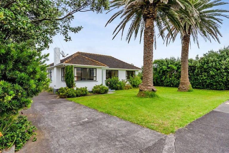 Photo of property in 80 Gisborne Terrace, Opunake, 4616