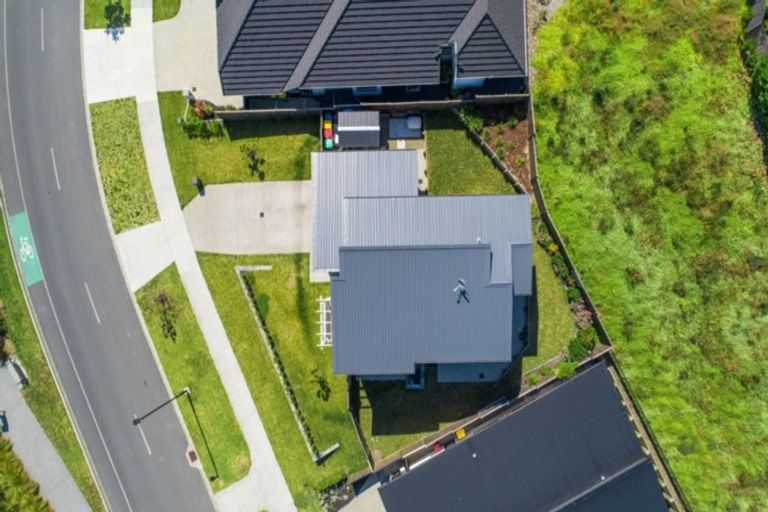 Photo of property in 92 Arran Point Parade, Orewa, 0931