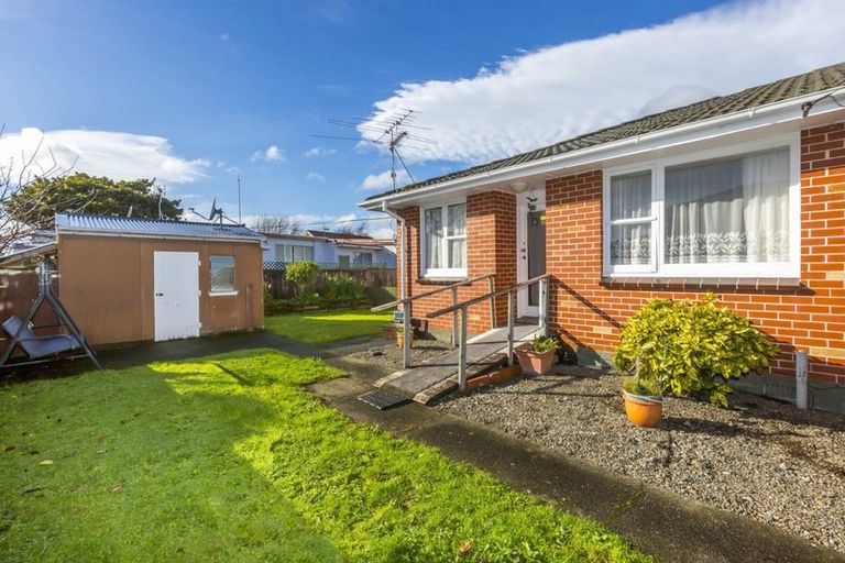 Photo of property in 4/13 Sutherland Avenue, Silverstream, Upper Hutt, 5019