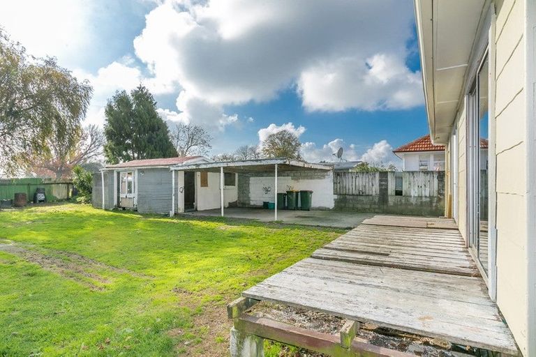 Photo of property in 33 Paul Crescent, Fairfield, Hamilton, 3214
