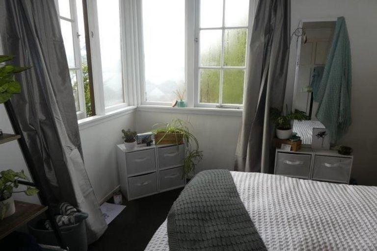 Photo of property in 11 Wynyard Crescent, Fernhill, Queenstown, 9300