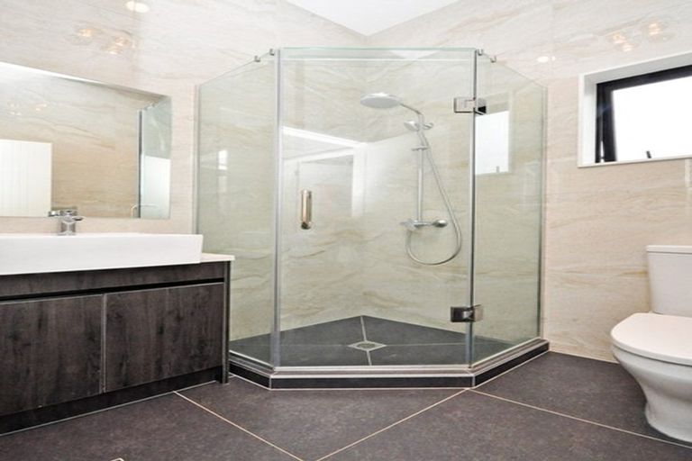 Photo of property in 5 Waru Lane, Te Atatu Peninsula, Auckland, 0610