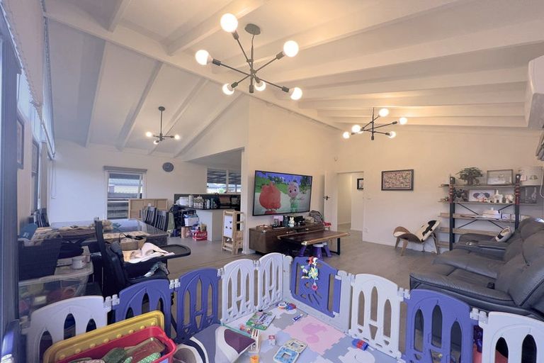 Photo of property in 8 Gossamer Drive, Pakuranga Heights, Auckland, 2010