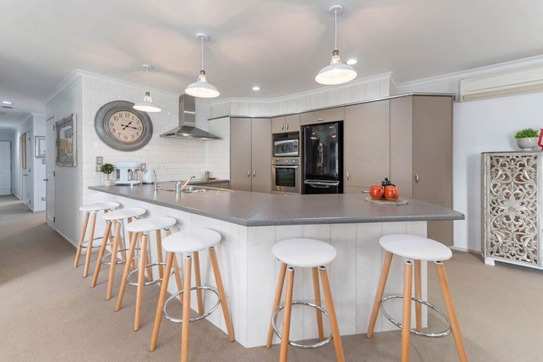 Photo of property in 17 Great Road West, Matipo Heights, Rotorua, 3015