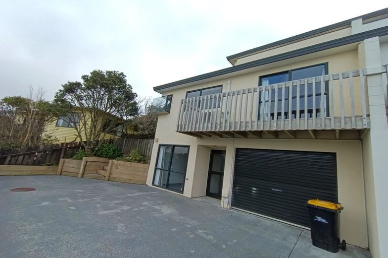 Photo of property in 21 Ladbrooke Drive, Newlands, Wellington, 6037
