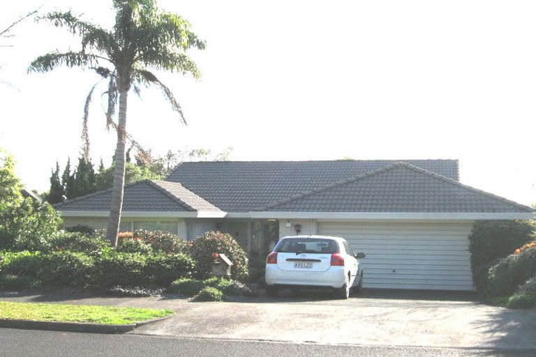 Photo of property in 6 Wiltshire Place, Somerville, Auckland, 2014