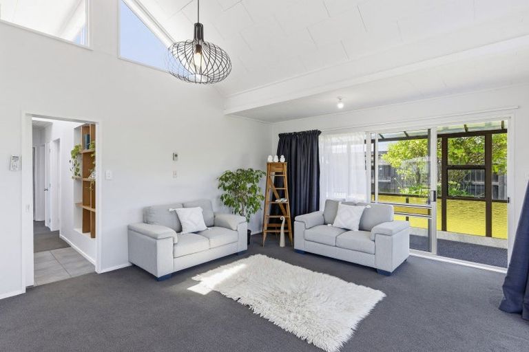 Photo of property in 2 Cypress Grove, Paraparaumu, 5032