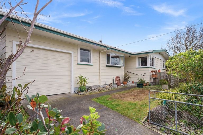 Photo of property in 30 Lupin Road, Otaki, 5512
