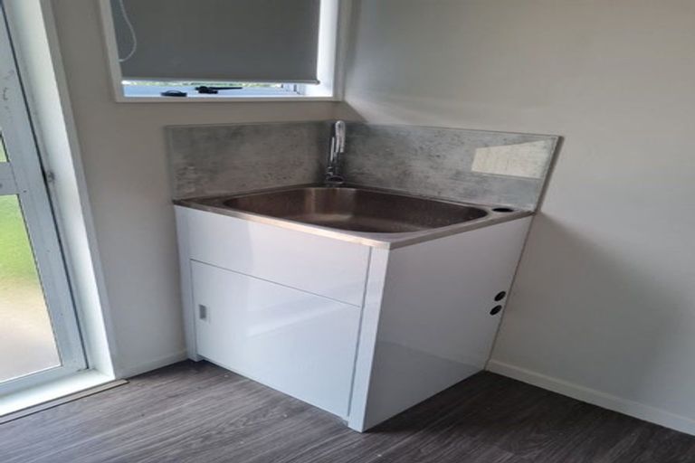 Photo of property in 2/3 Etherton Drive, Weymouth, Auckland, 2103