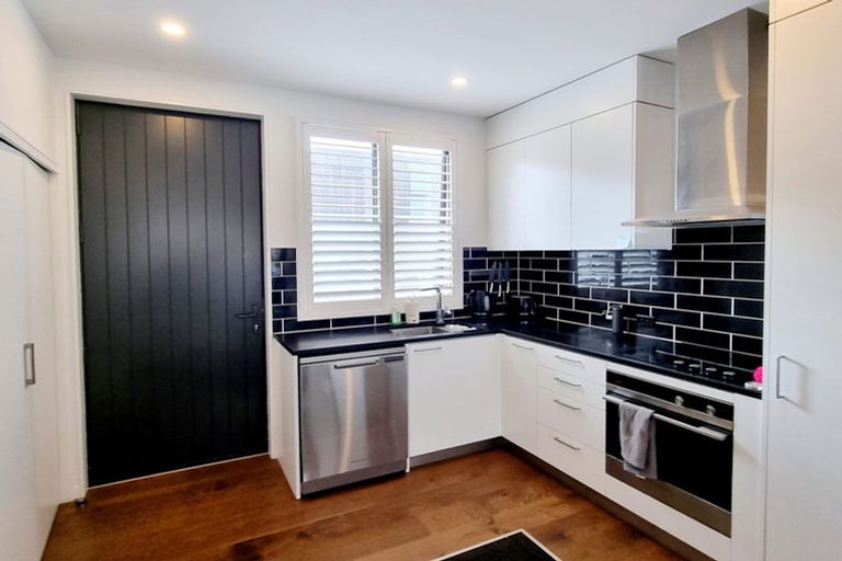 Photo of property in 9/20 Trent Street, Island Bay, Wellington, 6023