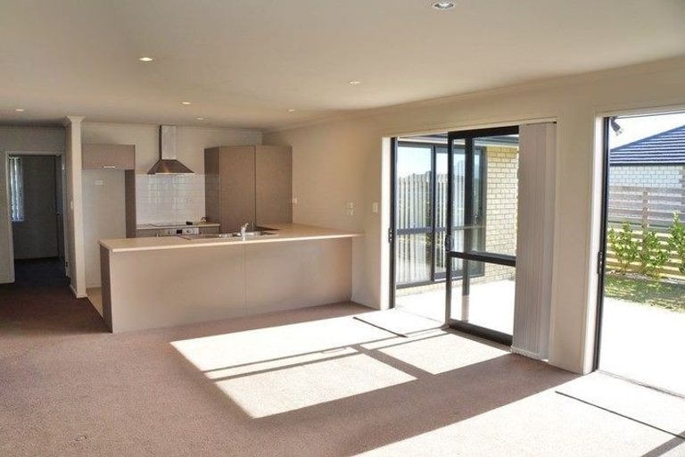 Photo of property in 48 Ocean View Rise, Ruakaka, 0116