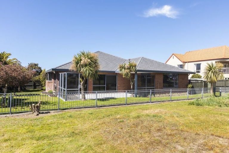 Photo of property in 18 Cordyline Place, Waimairi Beach, Christchurch, 8083