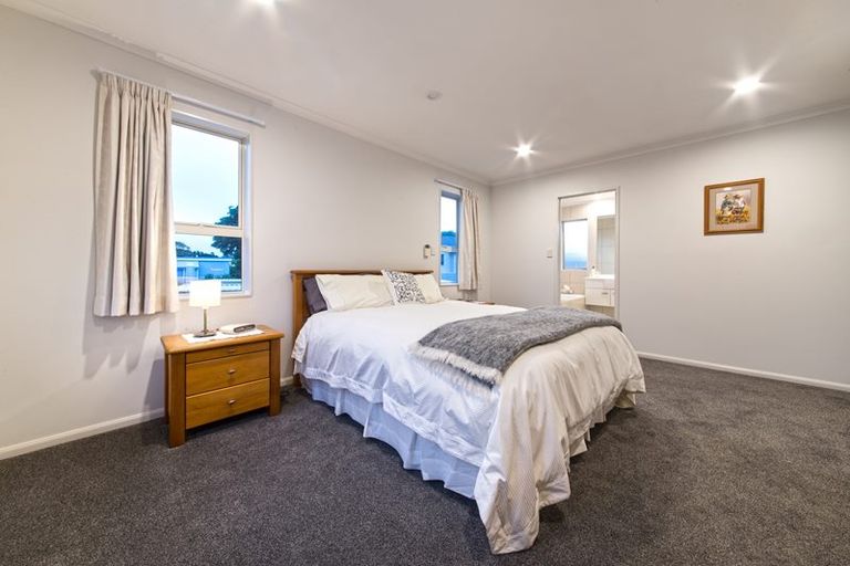 Photo of property in 52a Takutai Avenue, Half Moon Bay, Auckland, 2012