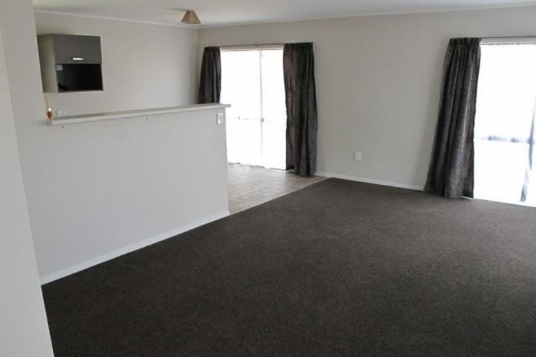 Photo of property in 8 Mayer Place, Ranui, Auckland, 0612
