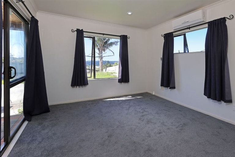 Photo of property in 74 Hetherington Road, Ranui, Auckland, 0612