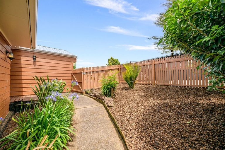 Photo of property in 44 Rhinevale Close, Henderson, Auckland, 0612