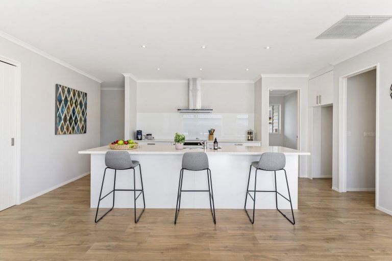 Photo of property in 3 Kuawa Drive, Kumeu, 0810