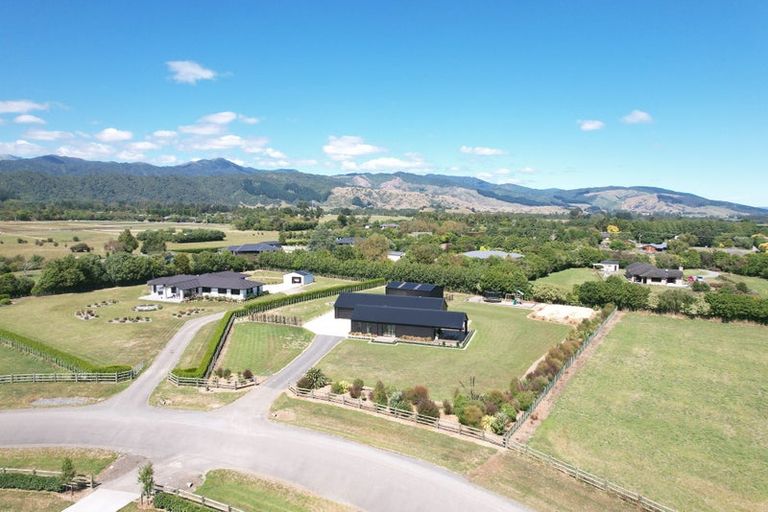 Photo of property in 18 Oriwa Lane, Levin, 5571