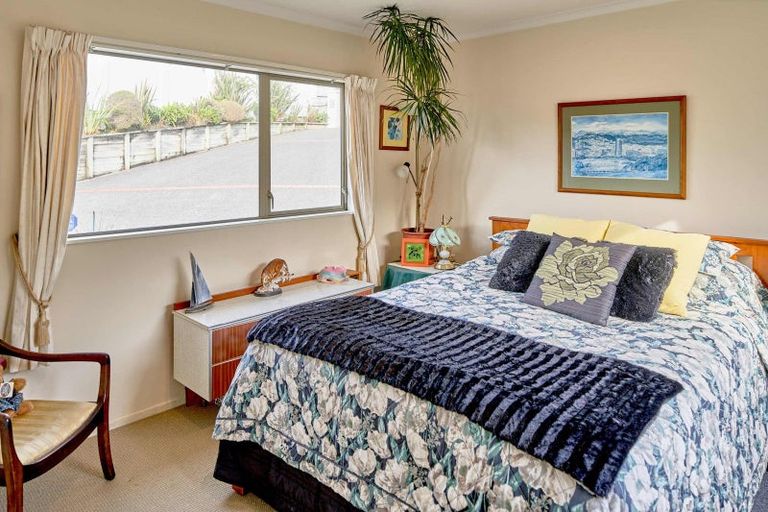 Photo of property in 28 Saint Ives Drive, Camborne, Porirua, 5026