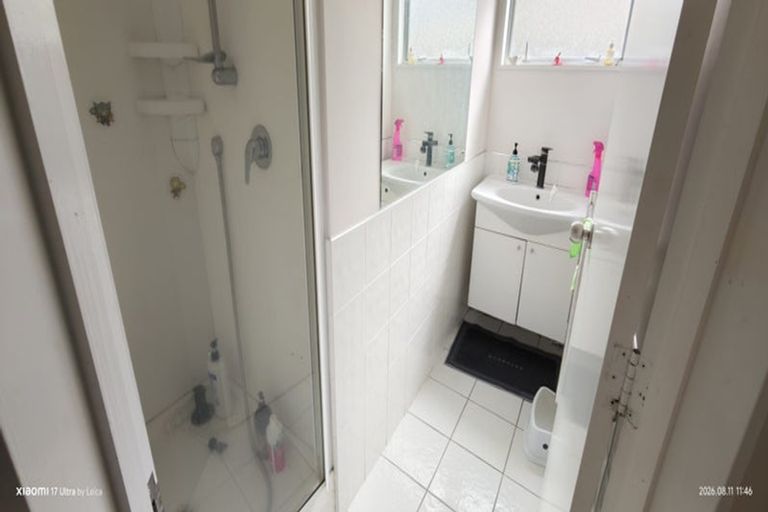 Photo of property in 26 Luckens Road, West Harbour, Auckland, 0618