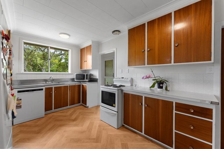 Photo of property in 77 Govett Avenue, Frankleigh Park, New Plymouth, 4310