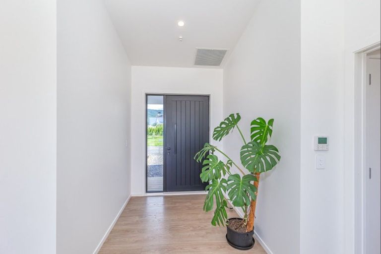 Photo of property in 49 Wakefield Road, Levin, 5571