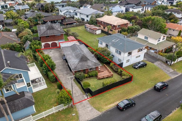 Photo of property in 1/26 Hyde Road, Rothesay Bay, Auckland, 0630