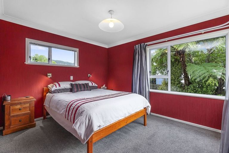 Photo of property in 21 Saint Johns Terrace, Tawa, Wellington, 5028