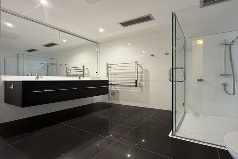 Photo of property in Waterloo Quay Apartments, 211/28 Waterloo Quay, Pipitea, Wellington, 6011