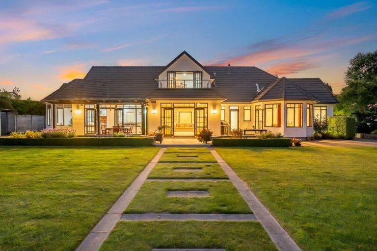 Photo of property in 30 Emerald Hill Drive, Birchville, Upper Hutt, 5018