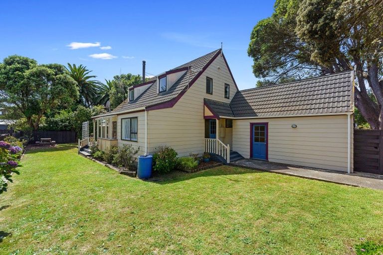 Photo of property in 18a Toi Street, Otaki Beach, Otaki, 5512