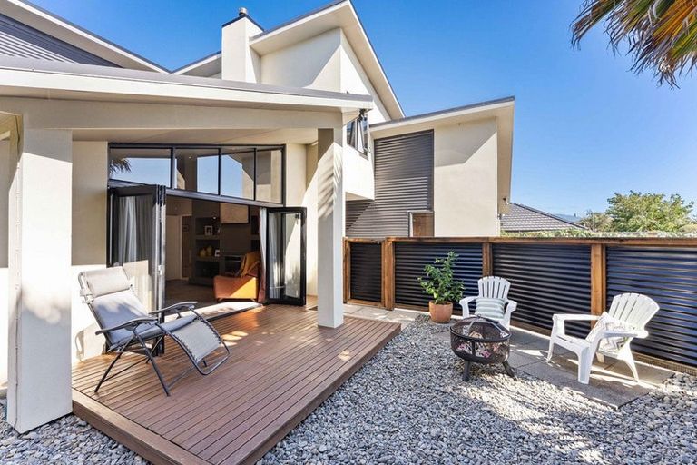 Photo of property in 5 Quadrant Heights, Paraparaumu, 5032