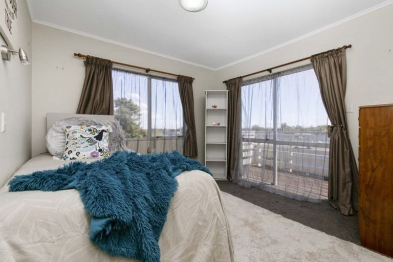 Photo of property in 40 Challen Close, Conifer Grove, Takanini, 2112