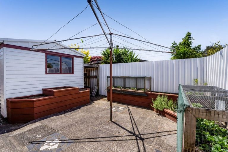 Photo of property in 5 Titoki Place, Inglewood, 4330