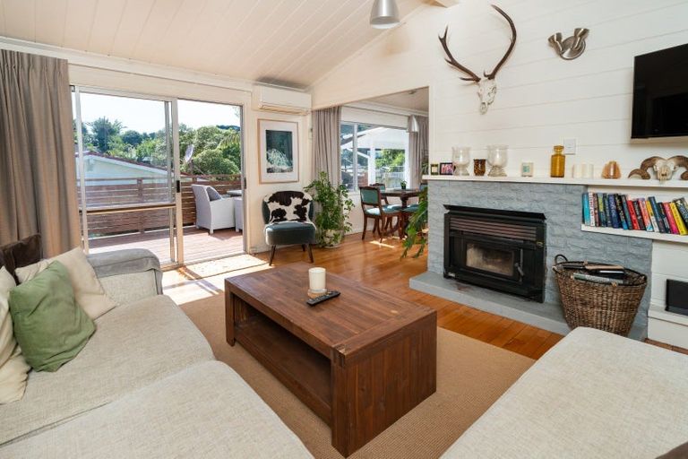 Photo of property in 13 Thurleigh Grove, Karori, Wellington, 6012