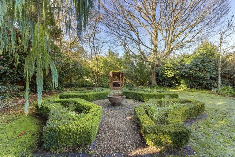 Photo of property in 19 Jensen Street, Hokowhitu, Palmerston North, 4410