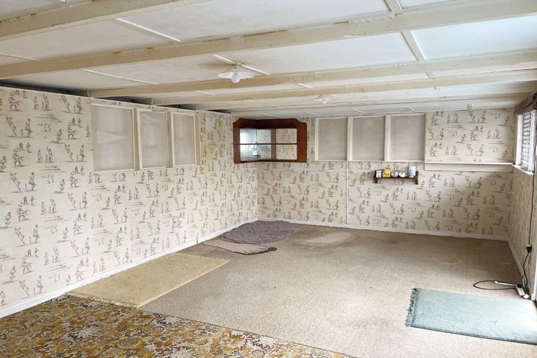 Photo of property in 2 Lendic Avenue, Henderson, Auckland, 0612