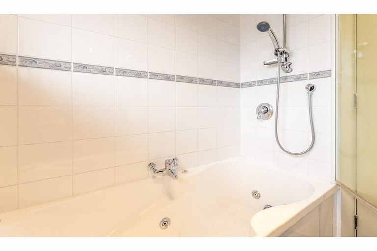 Photo of property in 32 Woodgrove Avenue, North New Brighton, Christchurch, 8083