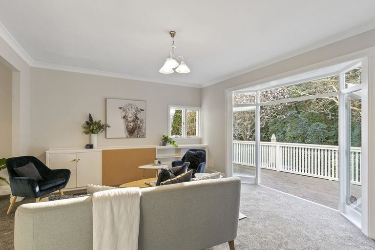 Photo of property in 15 Lower North Terrace, Kelburn, Wellington, 6012