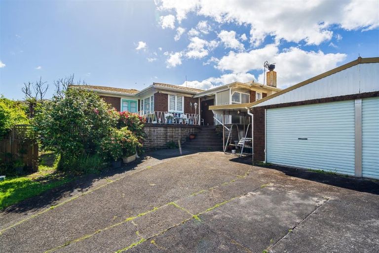 Photo of property in 3 Lavelle Road, Henderson, Auckland, 0612