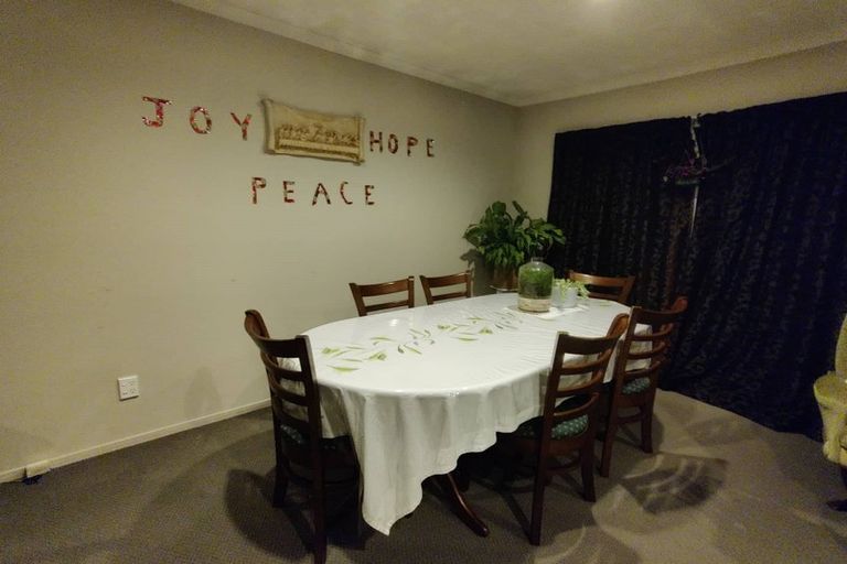 Photo of property in 24 Aragon Grove, Kingsley Heights, Upper Hutt, 5018