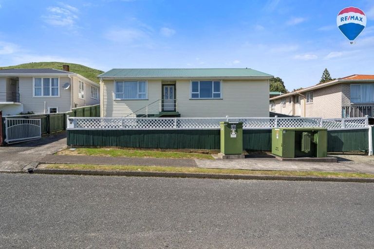 Photo of property in 50 Arahura Crescent, Waitangirua, Porirua, 5024