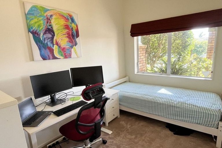 Photo of property in 8 Ballini Rise, West Harbour, Auckland, 0618