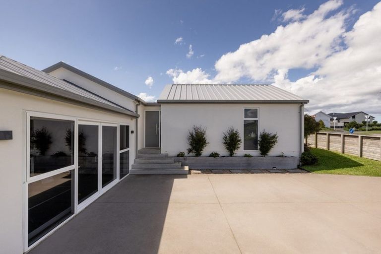 Photo of property in 19 Stingray Drive, Omokoroa, 3114