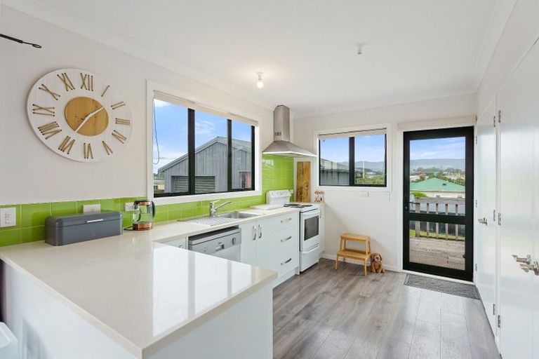 Photo of property in 76 Marine Parade, Otaki Beach, Otaki, 5512