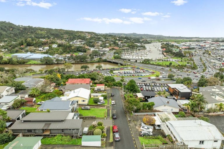 Photo of property in 1 Seaview Road, Whangarei, 0110